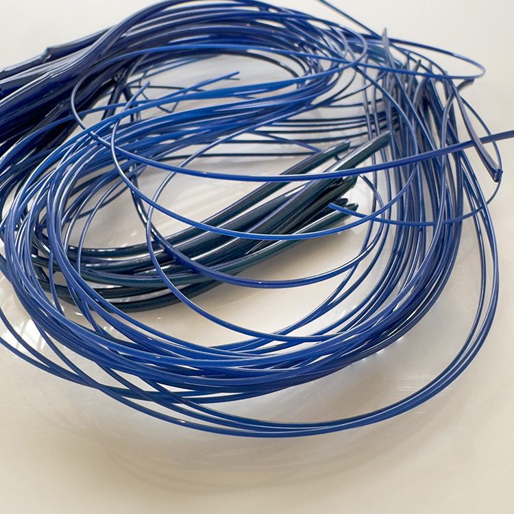 Vitrigraph-Stringers-Blue-Float-Glass-closeup